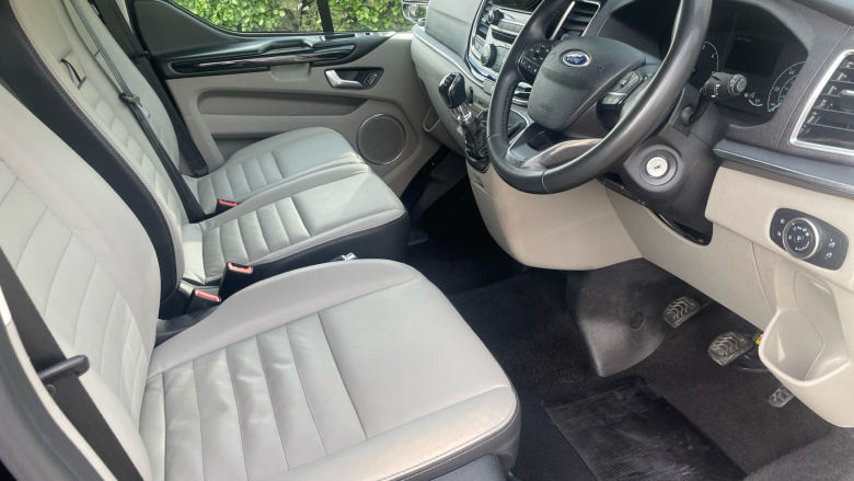 Ford Tourneo Custom Transit Custom Tourneo L2 Diesel Fwd 2.0 EcoBlue 150ps Low Roof 8 Seater Titanium